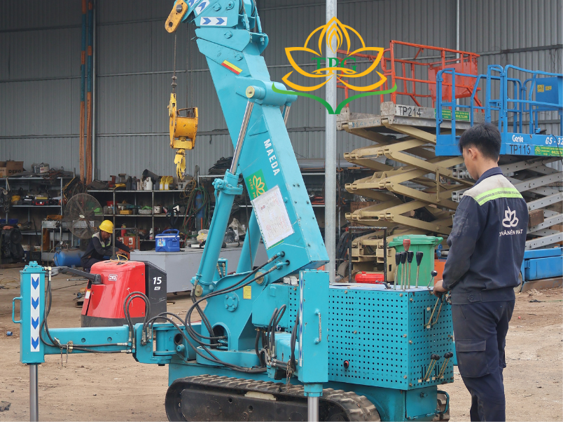 Cho thuê xe cẩu chân nhện 2 tấn, cẩu mini 3 tấn tại Long An 2 dich vu cho thue xe cau chan nhen mini long an