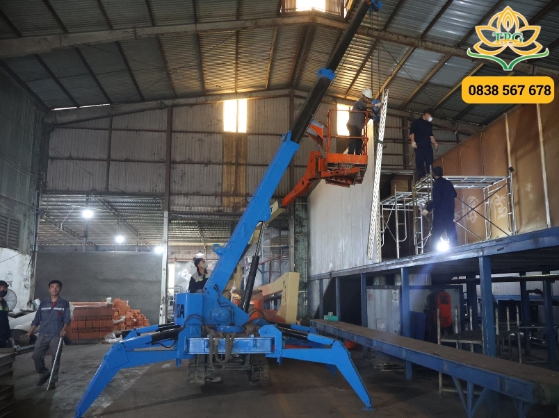 Cho thuê xe cẩu chân nhện mini 2 tấn, cẩu mini 3 tấn tại Đồng Nai 4 du an thue xe cau chan nhen lap dat day chuyen san xuat o dong nai