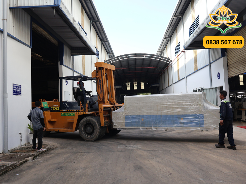 Cho thuê xe nâng hàng điện và dầu tại Bình Dương uy tín, giá tốt 6 hinh anh thue xe nang dau di doi may tai bình duong