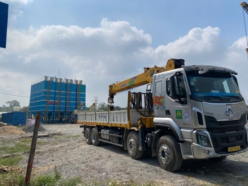 hinh anh khach hang thue xe cau o di an binh duong