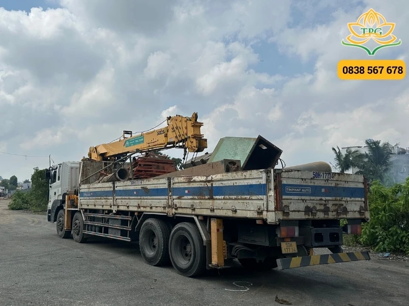 Bảng giá cho thuê xe cẩu thùng, cẩu Kato, xe cẩu chân nhện tại Đồng Nai 4 hinh anh thue xe cau tu hanh o dong nai