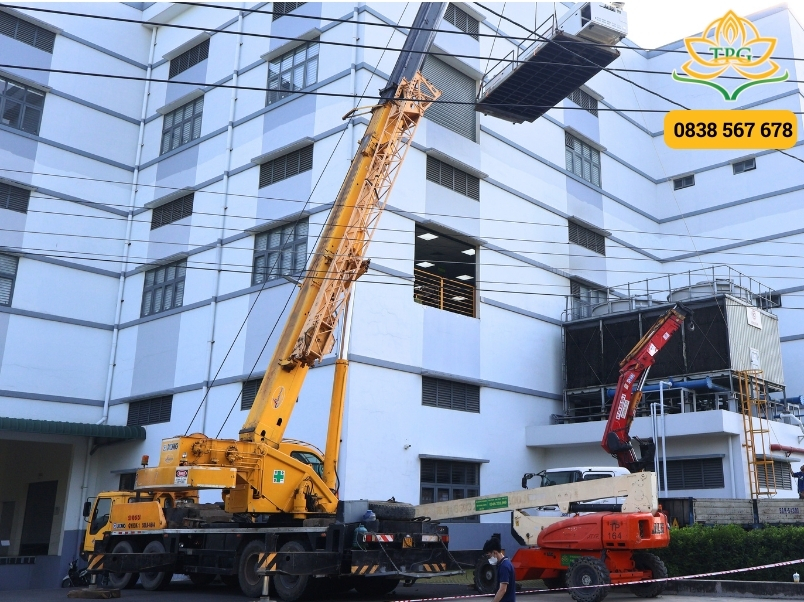 Xe cẩu bánh lốp là gì? Các loại xe cẩu bánh lốp phổ biến và ứng dụng 4 xe cau chuyen dung truck crane