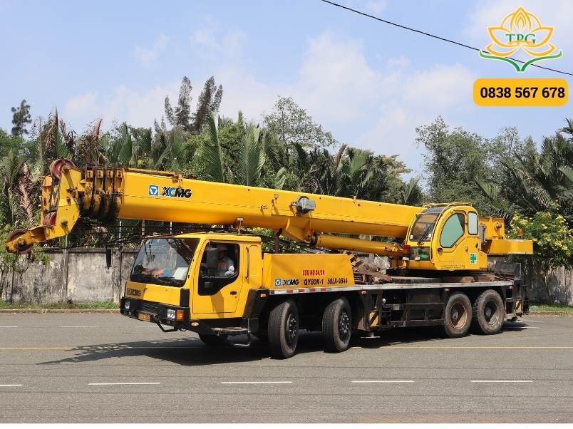 Xe cẩu bánh lốp là gì? Các loại xe cẩu bánh lốp phổ biến và ứng dụng 3 xe cau dia hinh da nang