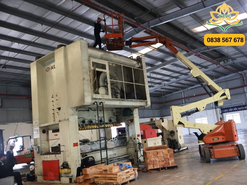 Dịch vụ chuyển kho xưởng, di dời máy móc tại Thanh Hóa trọn gói 5 hinh anh chuyen may san xuat cong nghiep o thanh hoa