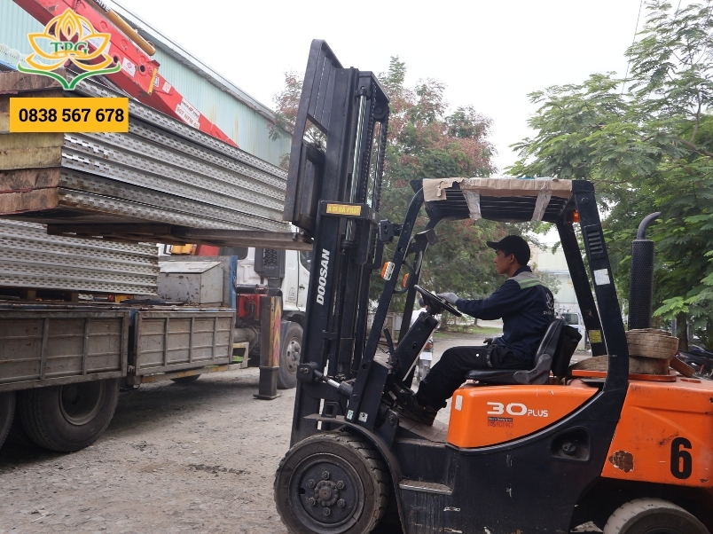 Cho thuê xe nâng hàng 1 - 15 tấn tại Tân Uyên 4 bang gia thue xe nang hang tai tan uyen