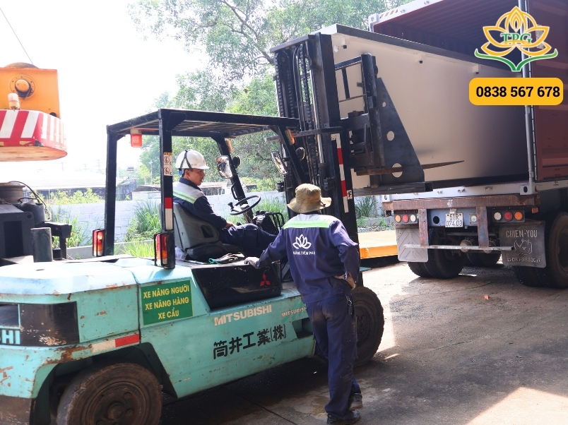 Cho thuê xe nâng hàng điện và dầu tại Dĩ An 5 hinh anh cho thue xe nang rut container o di an