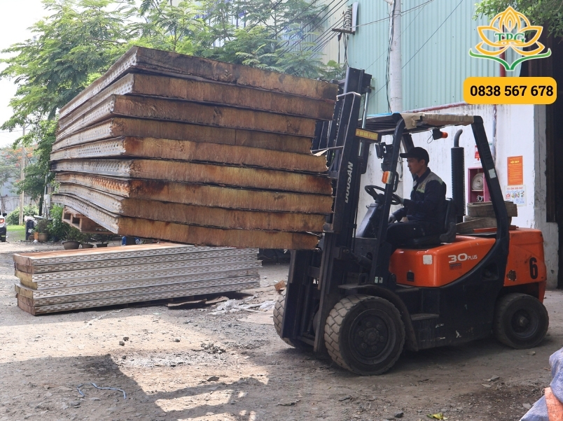 Cho thuê xe nâng hàng từ 1 tấn - 15 tấn tại Biên Hòa 1 vi sao nen thue xe nang hang bien hoa cua tien phat