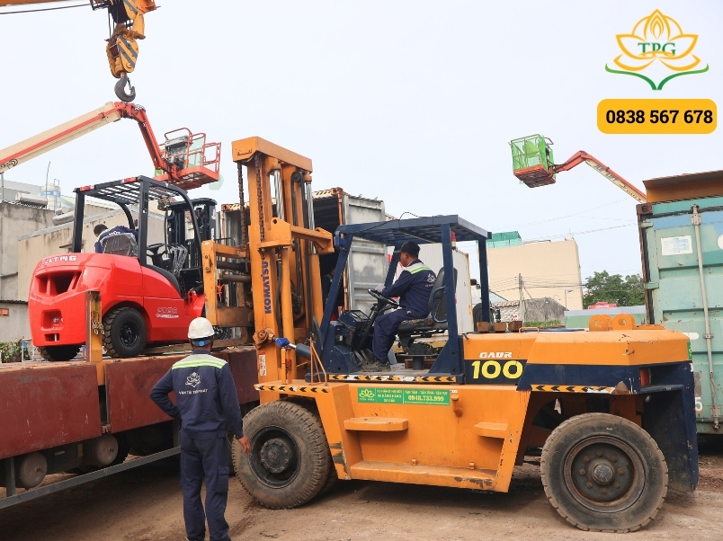 Cấu tạo xe nâng & nguyên lý làm việc của xe nâng hàng 7 khi ha hang