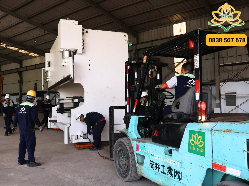 19 nguyên tắc an toàn xe nâng khi vận hành cần ghi nhớ 8 lam chu moi truong xung quanh
