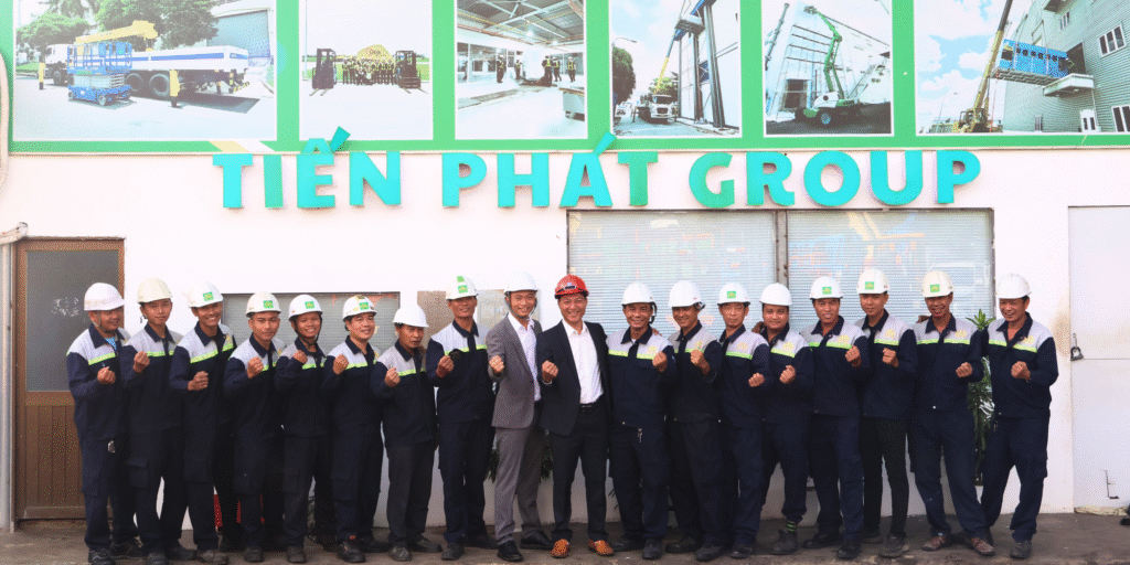 Võ Hồng Giang - Trưởng ban kỹ thuật Tiến Phát Group 2 tap the tien phat group