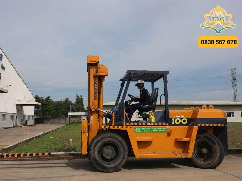 Top các thương hiệu xe nâng phổ biến và uy tín nhất hiện nay 2 xe nang komatsu