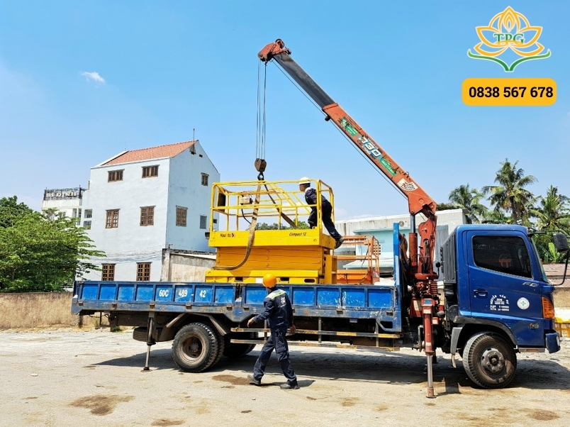 Cho thuê xe cẩu tự hành, cẩu bánh lốp, cẩu chân nhện Nhà Bè 1 bang gia cho thue xe cau tai nha be