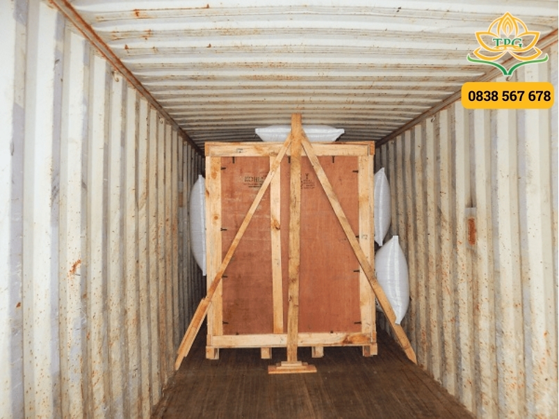 Lashing container là gì? Các phương pháp chằng buộc container 7 chen lot va gia co blocking and bracing