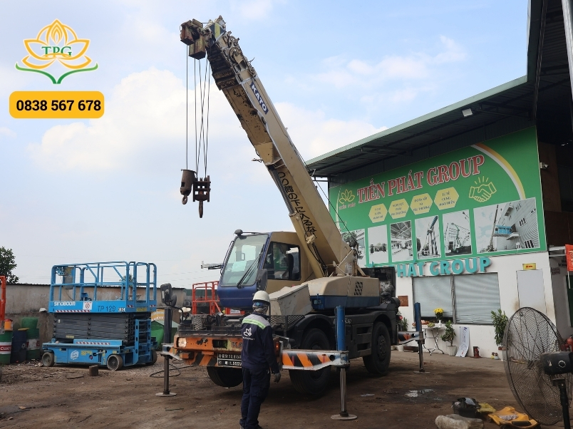 Dịch vụ cho thuê xe cẩu 3 - 100 tấn tại Bình Thạnh giá rẻ 3 cho thue xe cau banh lop binh thanh
