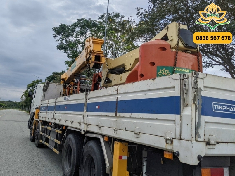 Cho thuê xe cẩu tự hành, cẩu bánh lốp, cẩu chân nhện Nhà Bè 2 cho thue xe cau tu hanh nha be