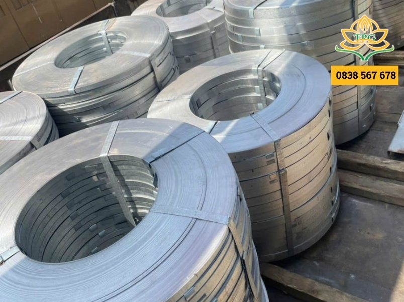 Dây buộc hàng hóa là gì? Phân loại và cách chọn 5 day dai bang thep