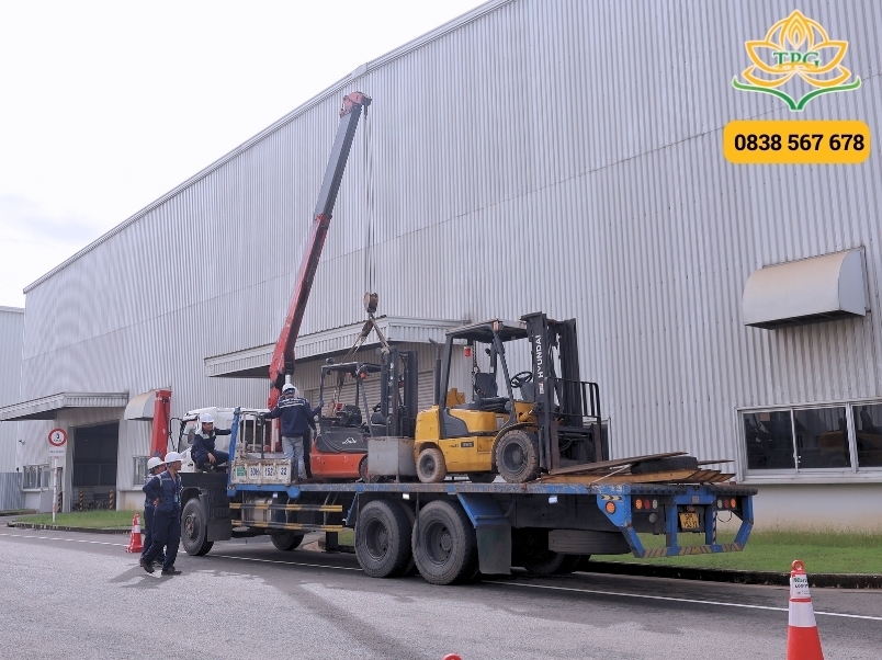 Dịch vụ cho thuê xe cẩu Quận 7 chuyên nghiệp, giá rẻ 7 du an cho thue xe cau van chuyen may moc tai quan 7