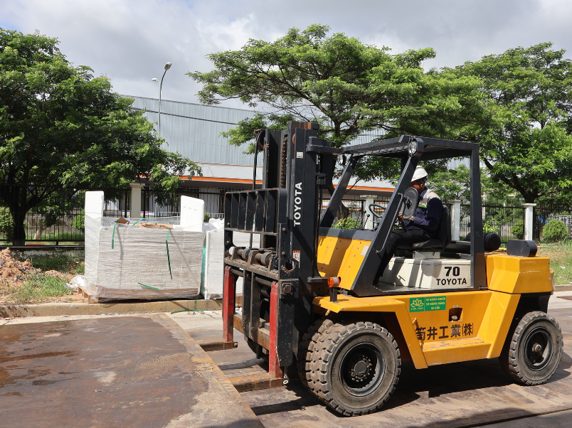 Dịch vụ mua bán, cho thuê xe nâng dầu và điện 2 cho thuê xe nâng dầu diesel