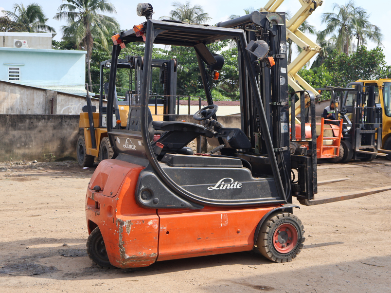 Dịch vụ mua bán, cho thuê xe nâng dầu và điện 1 cho thuê xe nâng điện