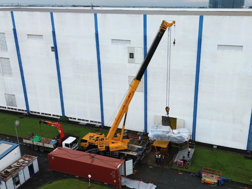 Dự án thuê xe cẩu bánh lốp di dời máy móc