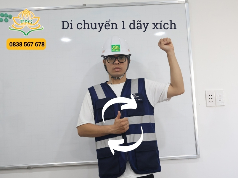 Hướng dẫn xi nhan cẩu bằng tay chuẩn để phối hợp an toàn 17 di chuyen 1 day xich