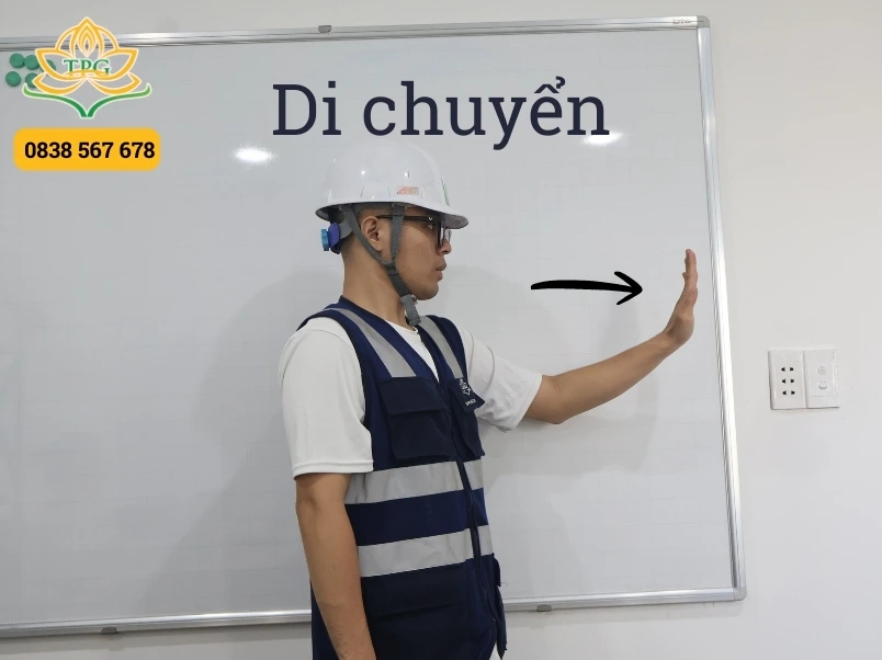 Hướng dẫn xi nhan cẩu bằng tay chuẩn để phối hợp an toàn 15 di chuyen