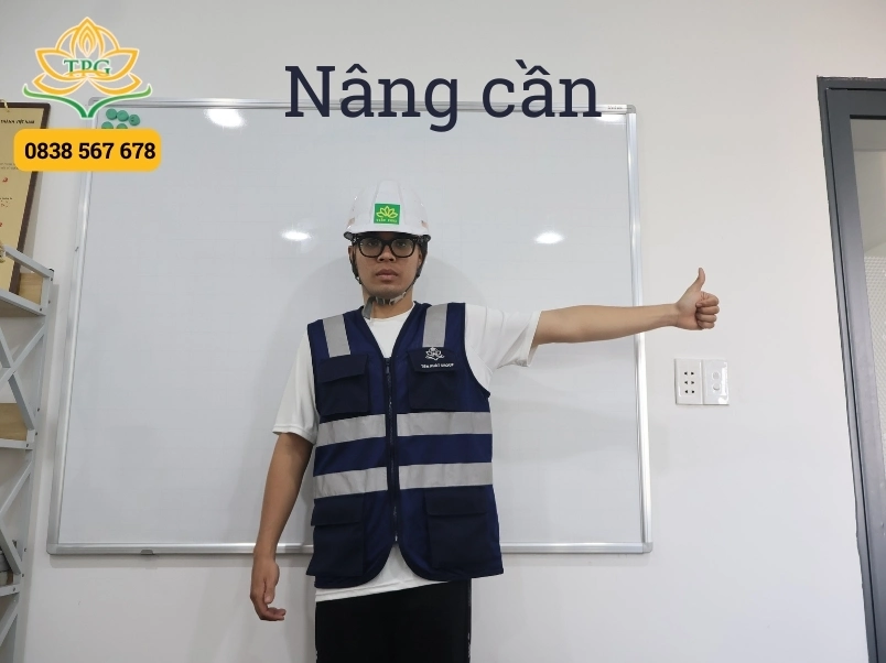 Hướng dẫn xi nhan cẩu bằng tay chuẩn để phối hợp an toàn 1 nang can