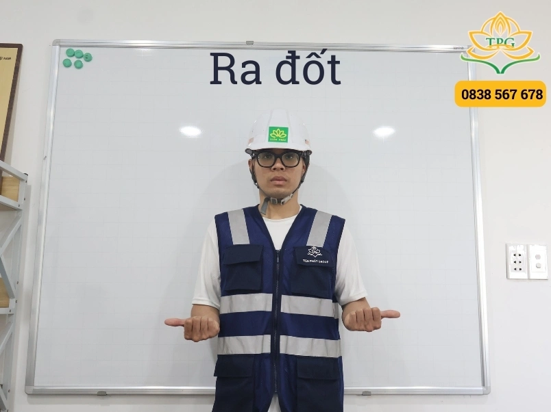 Hướng dẫn xi nhan cẩu bằng tay chuẩn để phối hợp an toàn 9 ra dot