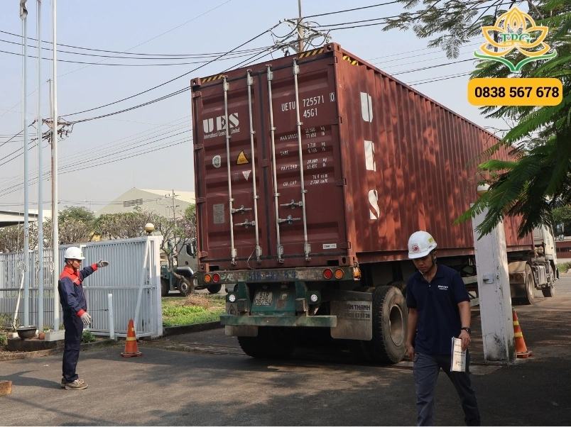 kiem tra thong tin va chup anh doi chieu seal container