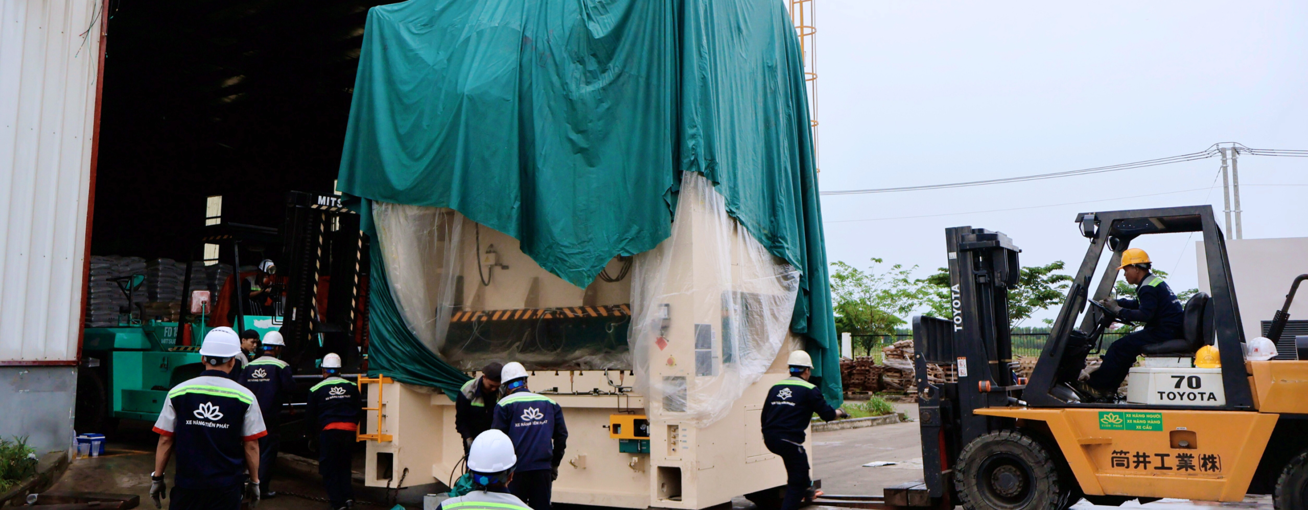 Banner dịch vụ di dời nhà xưởng chuyên nghiệp Tiến Phát Group