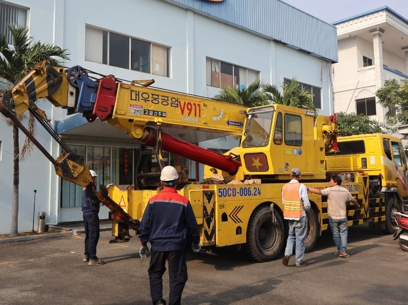 cho thue xe cau banh lop