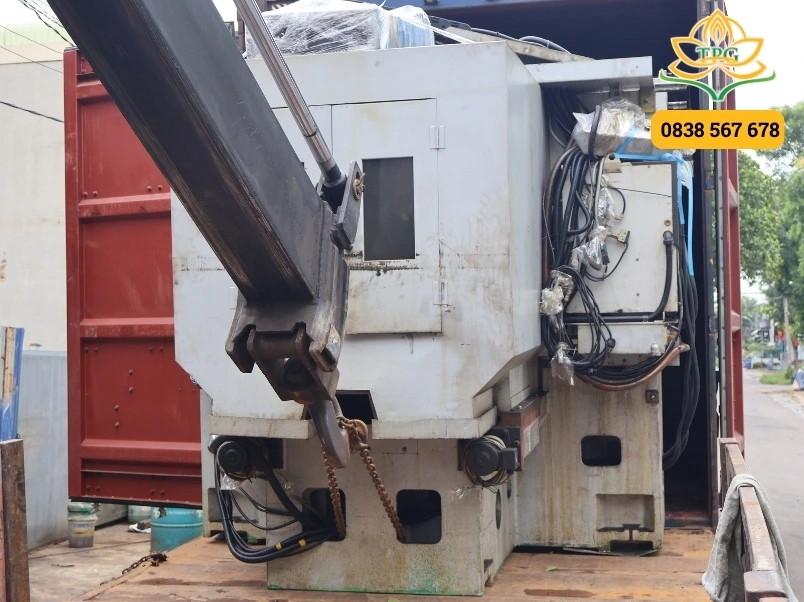 hinh anh du an rut may phay ra khoi container