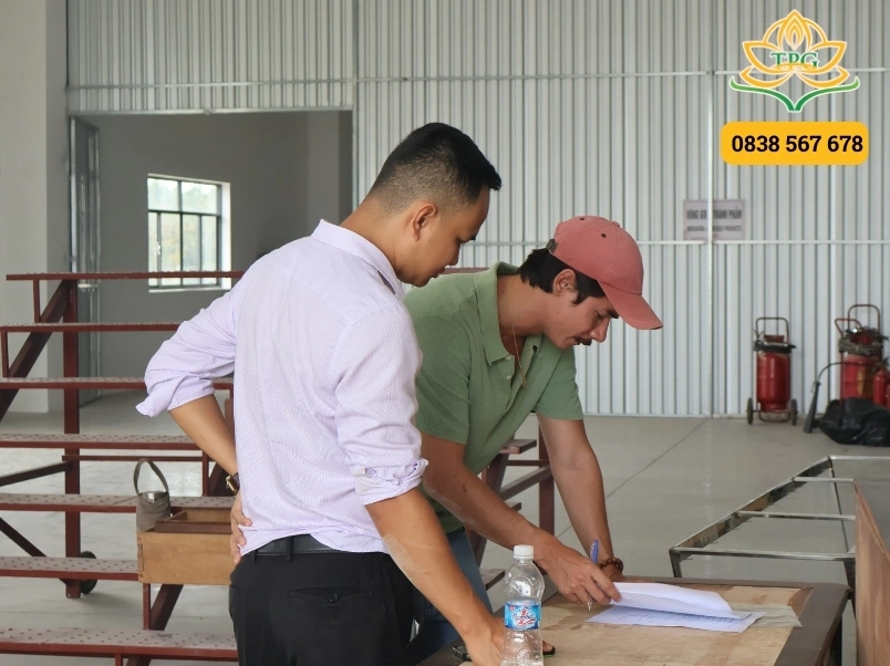 ky hop dong thue xe cau