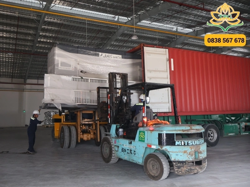 Cho thuê xe nâng điện và dầu, tải trọng 1.5 - 20 tấn tại Định Quán 2 thue xe nang dau dinh quan