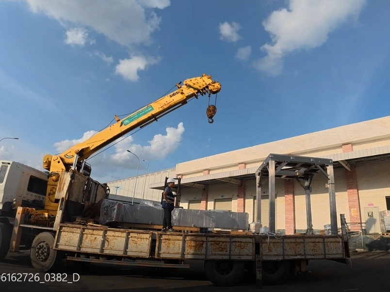 Dịch vụ di dời, tháo lắp và vận chuyển máy đóng gói tự động chuyên nghiệp, trọn gói 2 van chuyen may dong goi chan khong