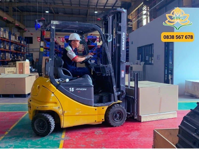 Cho thuê xe nâng 1.5 tấn, 3 tấn, 5 tấn, 10 tấn, 15 tấn tại Hóc Môn trọn gói 2 cho thue xe nang dien