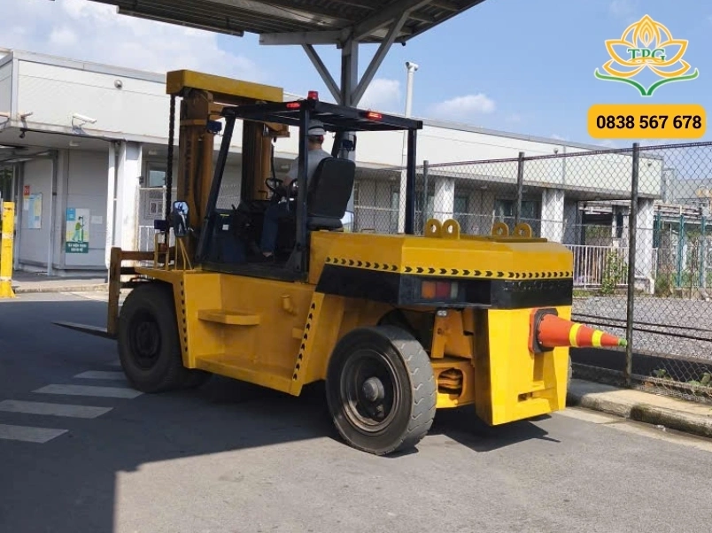 Cho thuê xe nâng 1.5 tấn, 3 tấn, 5 tấn, 10 tấn, 15 tấn tại Hóc Môn trọn gói 3 vi sao nen thue xe nang hoc mon cua tien phat